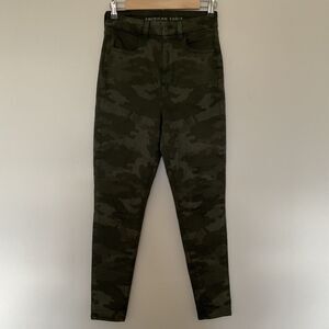 American Eagle 6 Next Level Stretch Curvy Super Hi-Rise Jegging Camo Distressed